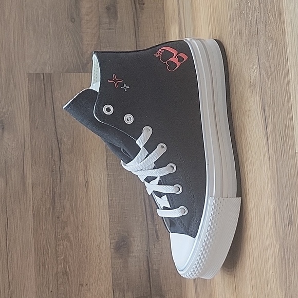 Converse high top Brand new platform in the box no lid. - Picture 9 of 16